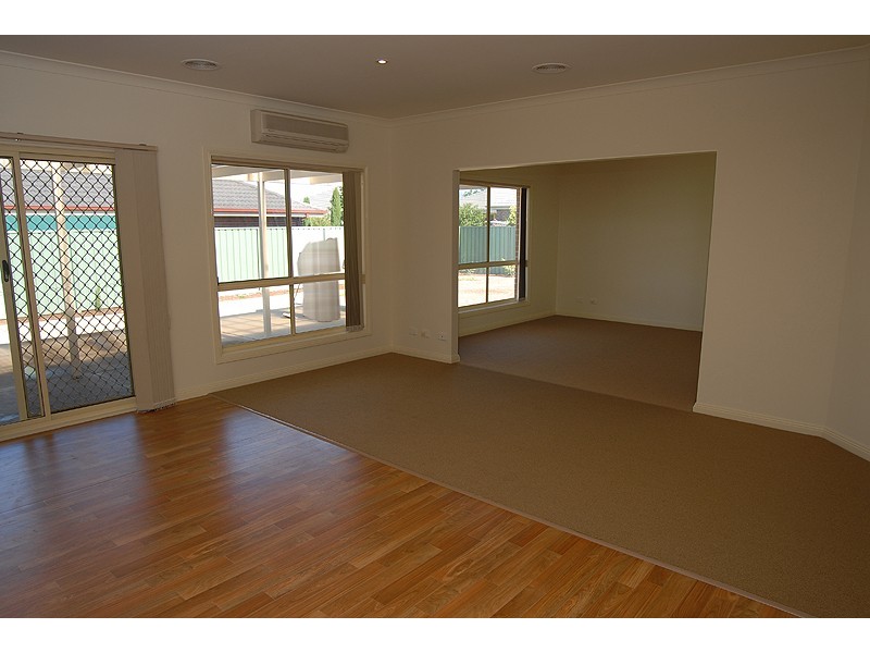 13 Faversham Avenue, Lake Gardens VIC 3355