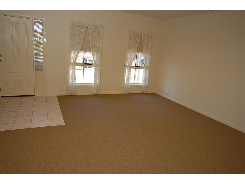 13 Faversham Avenue, Lake Gardens VIC 3355