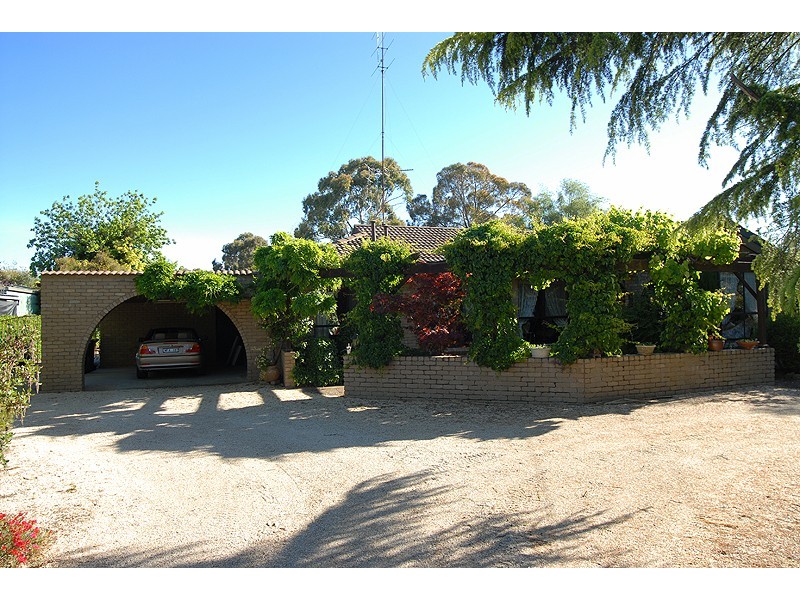 305 Greenhalghs Road, Delacombe VIC 3356