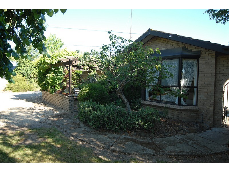 305 Greenhalghs Road, Delacombe VIC 3356