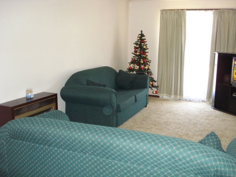 1/2 Cedric Street, Wendouree VIC 3355