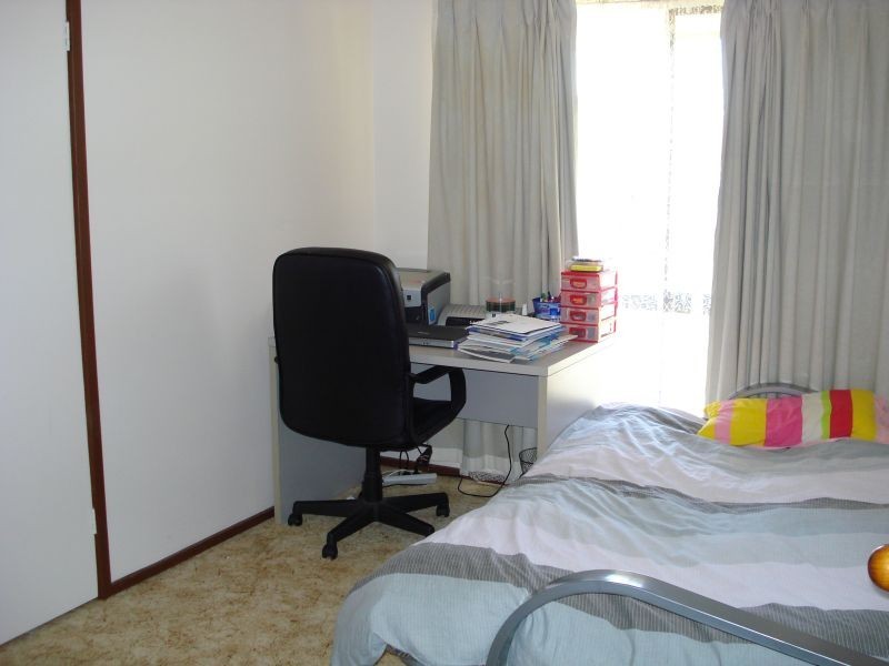 1/2 Cedric Street, Wendouree VIC 3355