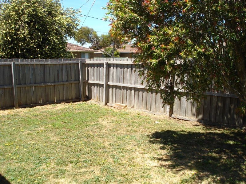 1/2 Cedric Street, Wendouree VIC 3355