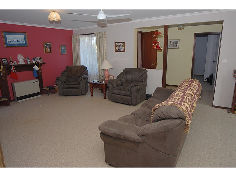 9 Ulswater Road, Wendouree VIC 3355