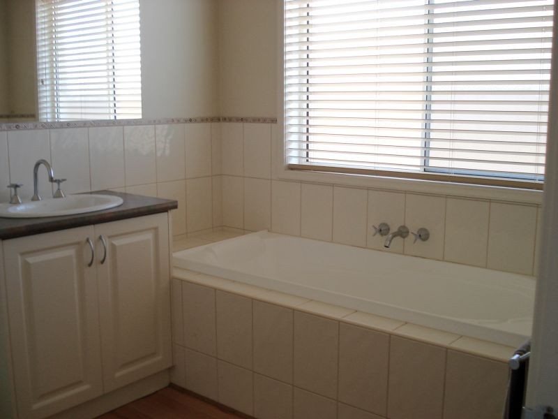 114 Canadian Lakes Boulevard, Canadian VIC 3350