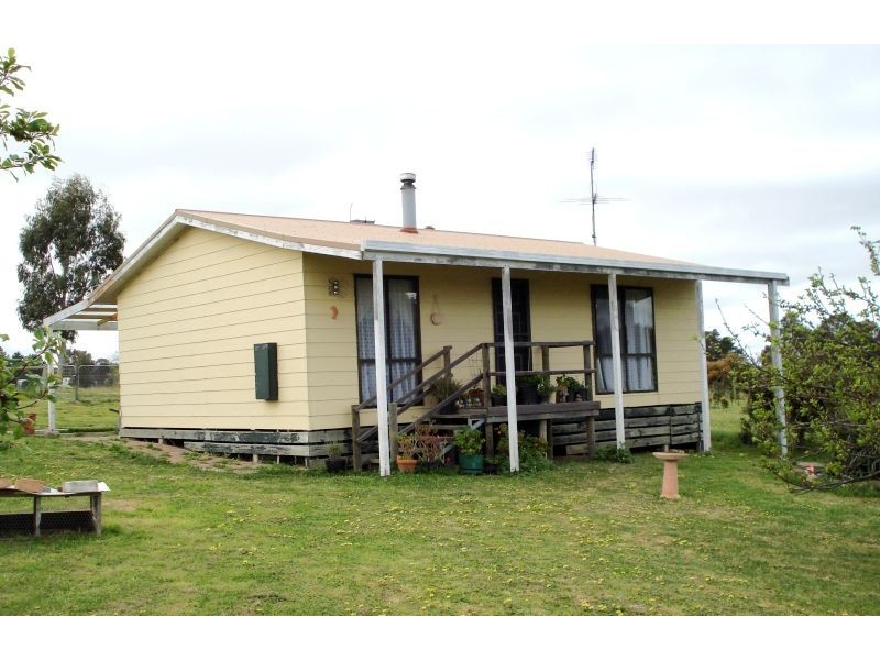 40 Main Road, Dereel VIC 3352