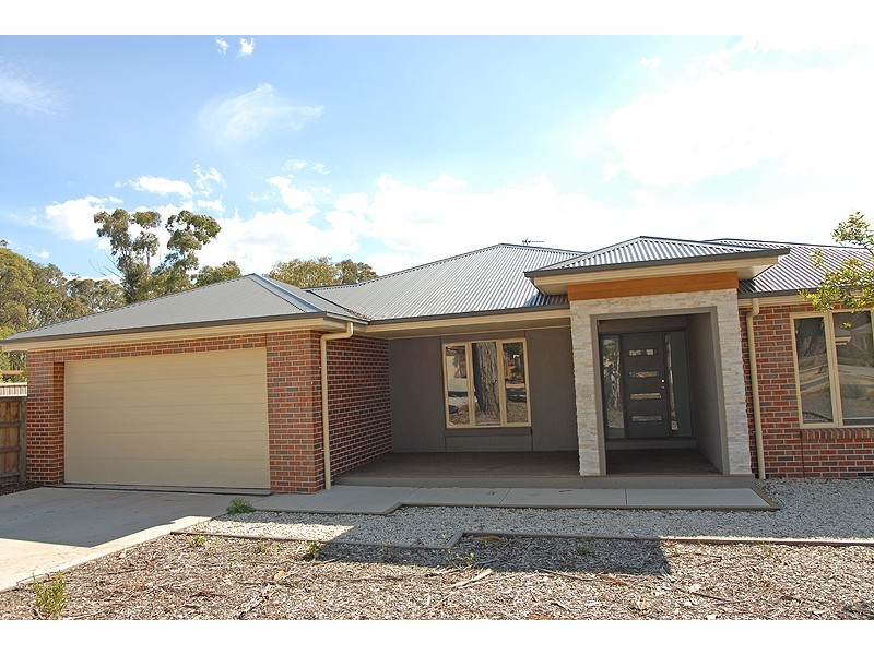 18 Yarra Gum Place, Mount Clear VIC 3350