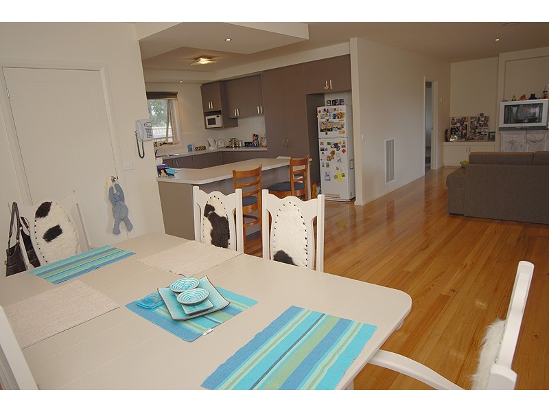 18 Yarra Gum Place, Mount Clear VIC 3350