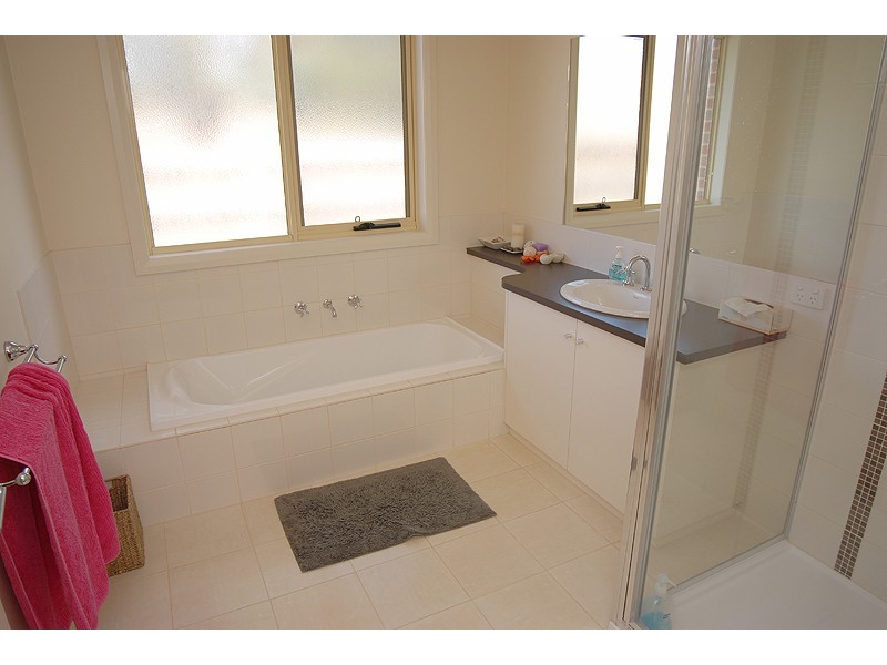 18 Yarra Gum Place, Mount Clear VIC 3350