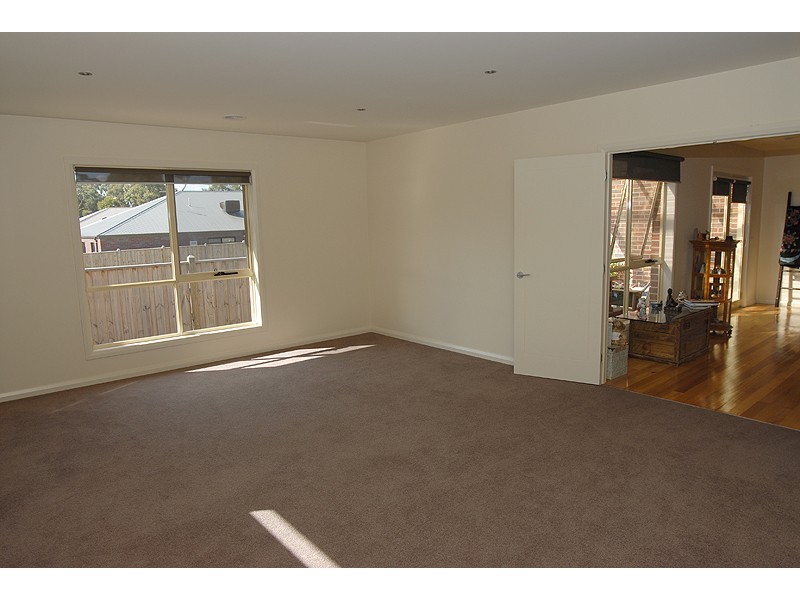 18 Yarra Gum Place, Mount Clear VIC 3350