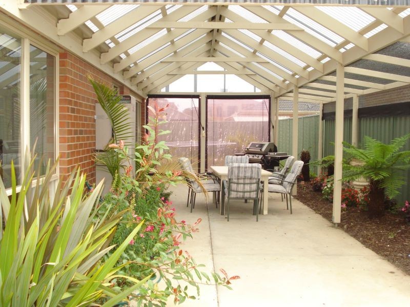 92 Stirling Drive, Lake Gardens VIC 3355