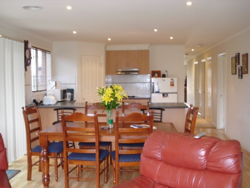 92 Stirling Drive, Lake Gardens VIC 3355