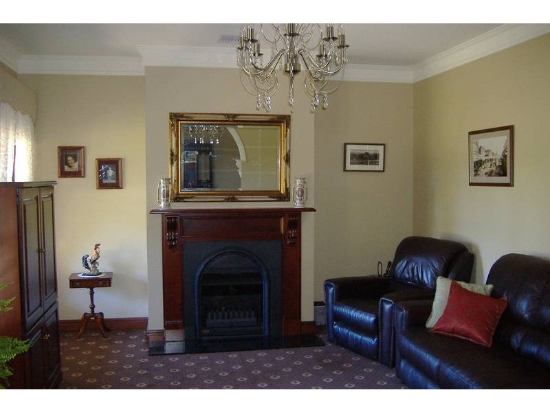 25 Willunga Avenue, Gordon VIC 3345