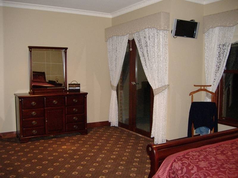 25 Willunga Avenue, Gordon VIC 3345