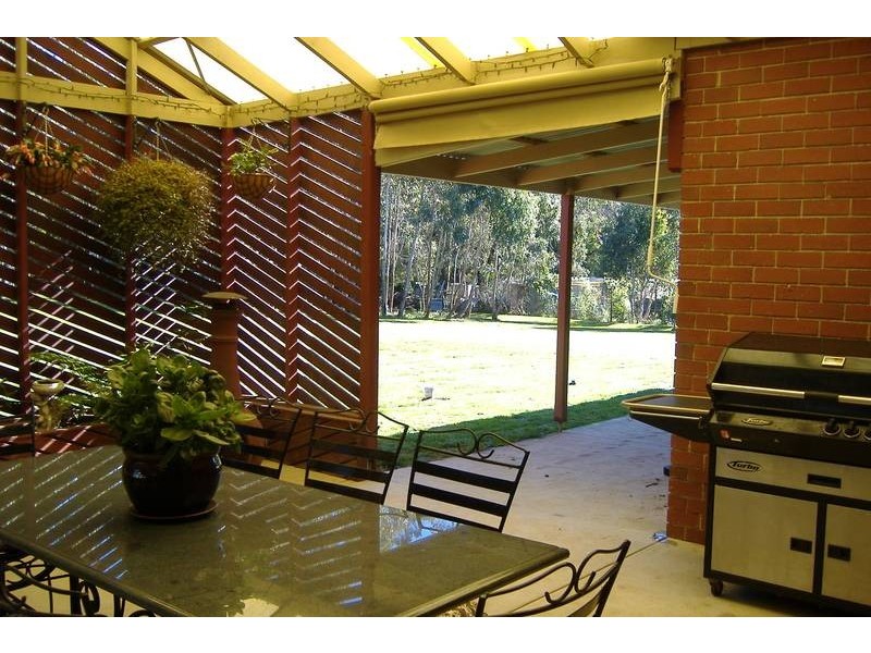 25 Willunga Avenue, Gordon VIC 3345