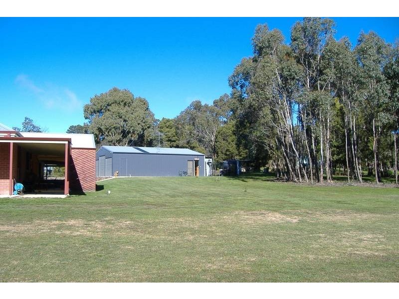 25 Willunga Avenue, Gordon VIC 3345