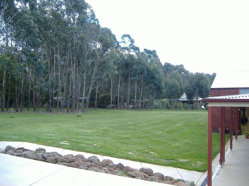 25 Willunga Avenue, Gordon VIC 3345