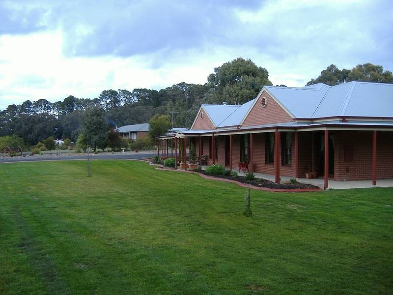 25 Willunga Avenue, Gordon VIC 3345