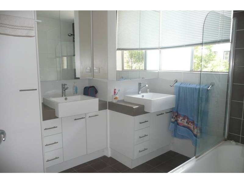 3/160 Central Avenue, Indooroopilly QLD 4068