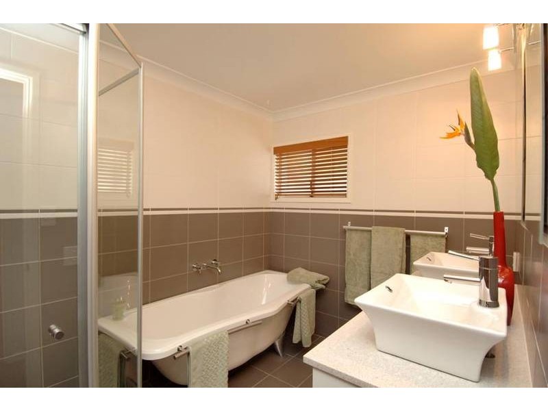22 Glencairn Avenue, Indooroopilly QLD 4068