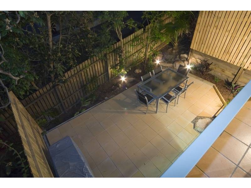 2/29 Clarence Road, Indooroopilly QLD 4068