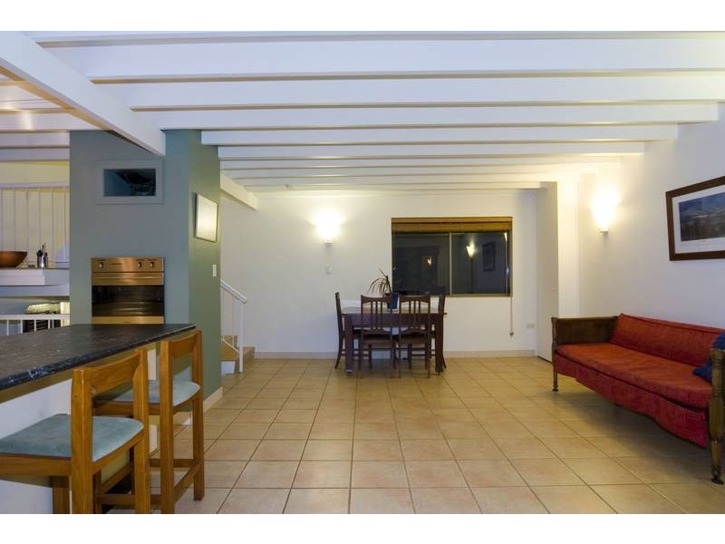 2/29 Clarence Road, Indooroopilly QLD 4068