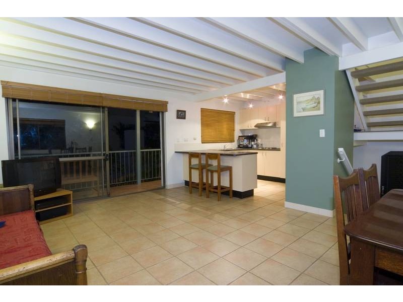 2/29 Clarence Road, Indooroopilly QLD 4068