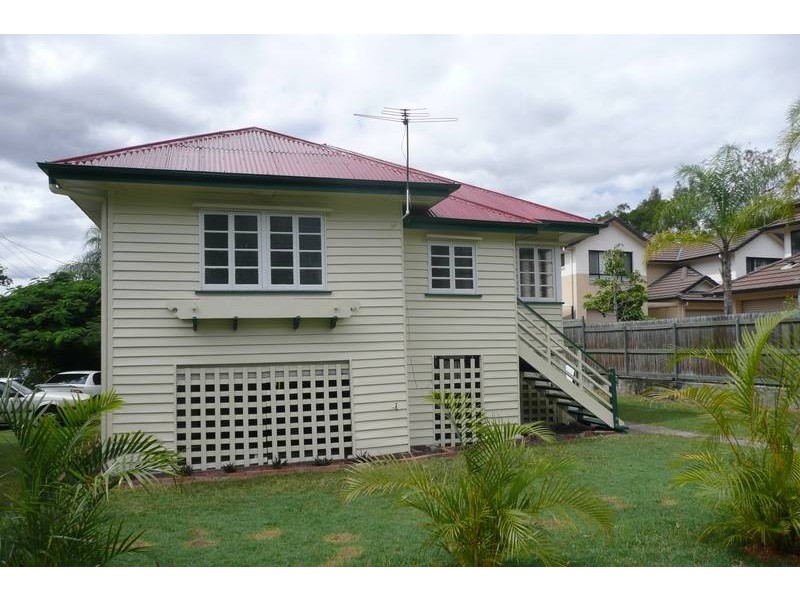 4 Sundridge Street, Taringa QLD 4068