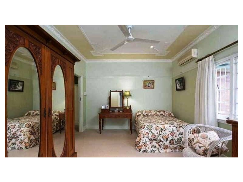 31 Seventh Avenue, St Lucia QLD 4067