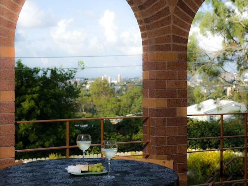 31 Seventh Avenue, St Lucia QLD 4067