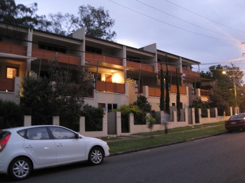 5 Cecil Street, Indooroopilly QLD 4068