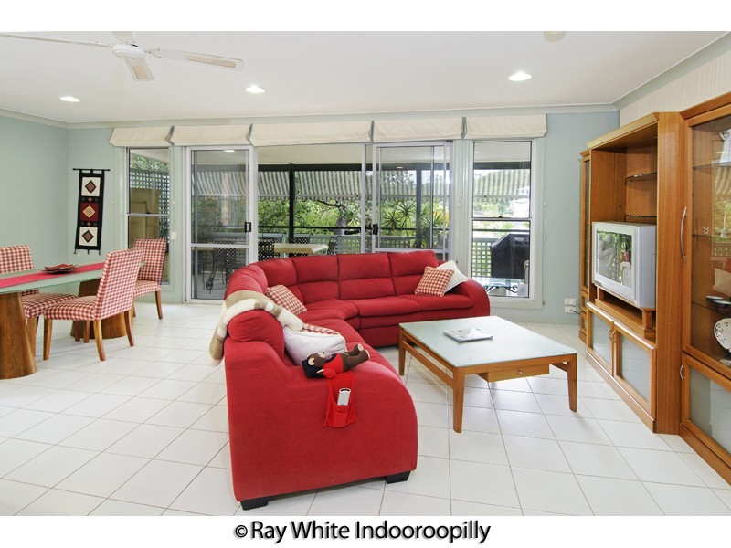 419 Swann Rd, St Lucia QLD 4067