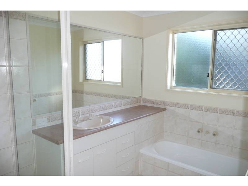 32 Blackbutt Place, Brookfield QLD 4069