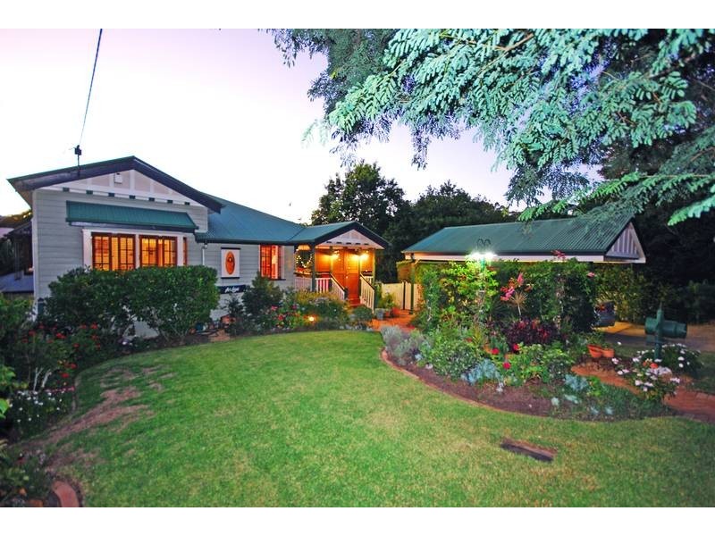 9 Carrington Road, Indooroopilly QLD 4068