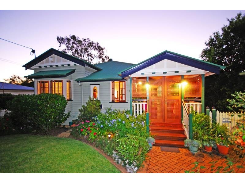 9 Carrington Road, Indooroopilly QLD 4068