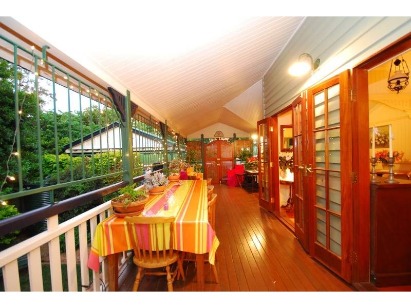 9 Carrington Road, Indooroopilly QLD 4068