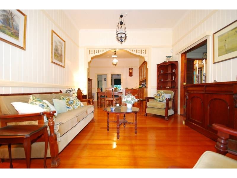 9 Carrington Road, Indooroopilly QLD 4068