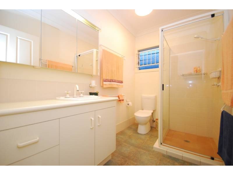 9 Carrington Road, Indooroopilly QLD 4068