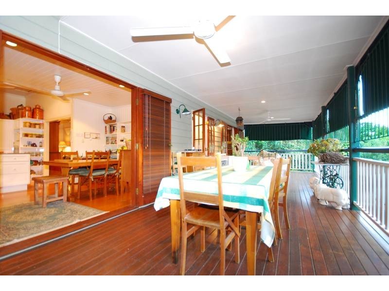 9 Carrington Road, Indooroopilly QLD 4068