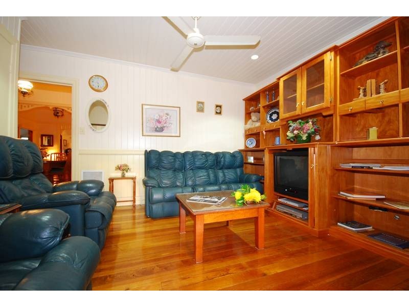 9 Carrington Road, Indooroopilly QLD 4068