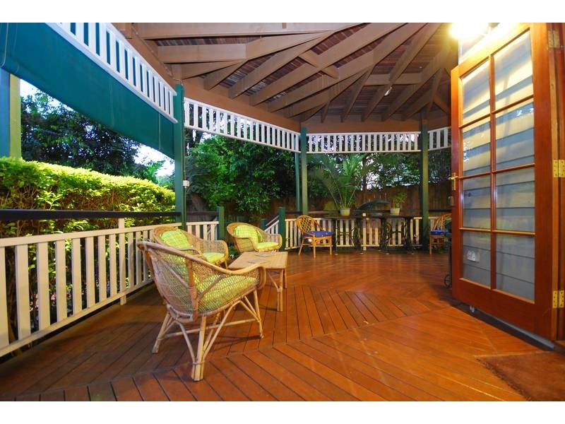 9 Carrington Road, Indooroopilly QLD 4068