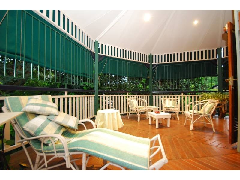 9 Carrington Road, Indooroopilly QLD 4068
