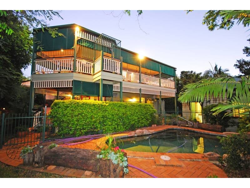 9 Carrington Road, Indooroopilly QLD 4068