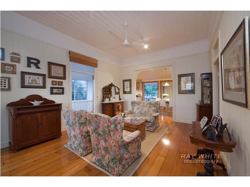 24 Clarence Road, Indooroopilly QLD 4068