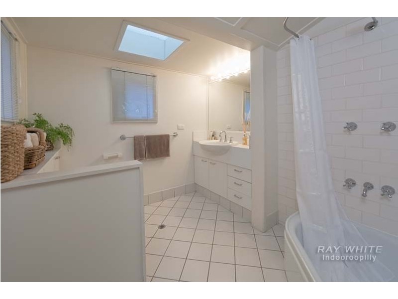 24 Clarence Road, Indooroopilly QLD 4068