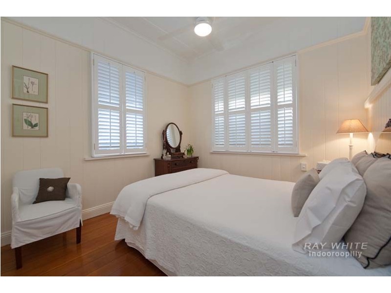 24 Clarence Road, Indooroopilly QLD 4068