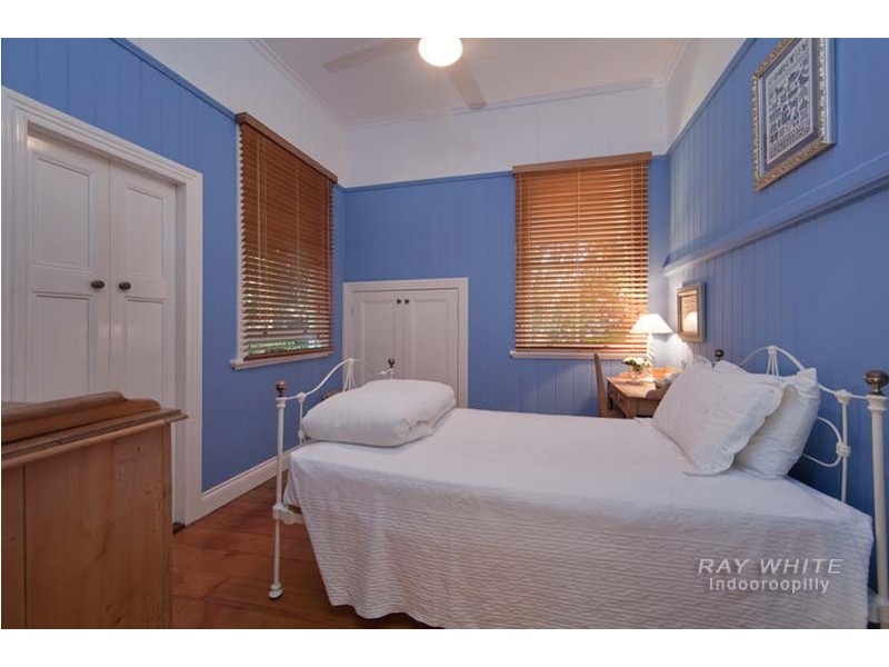 24 Clarence Road, Indooroopilly QLD 4068