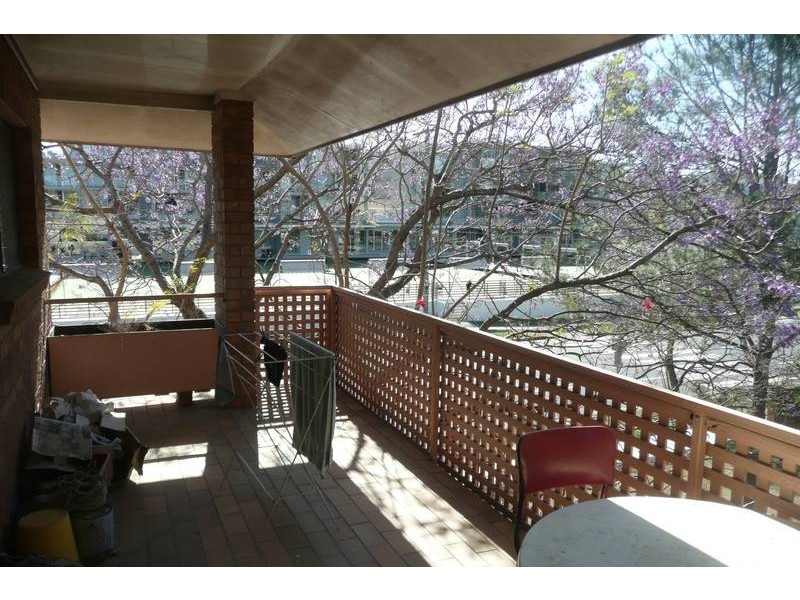 4/104 Clarence Road, Indooroopilly QLD 4068