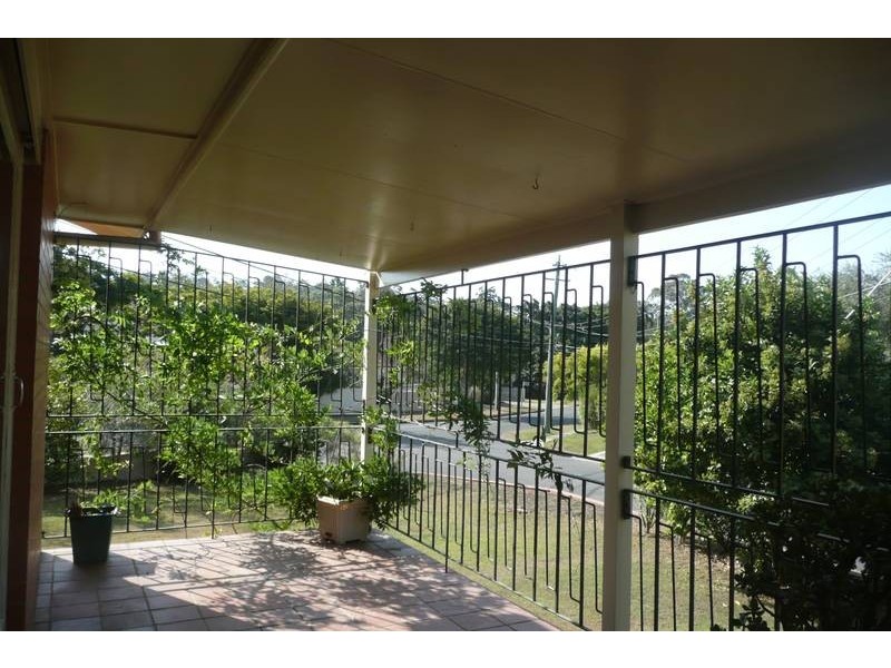 1 Currong Street, Kenmore QLD 4069