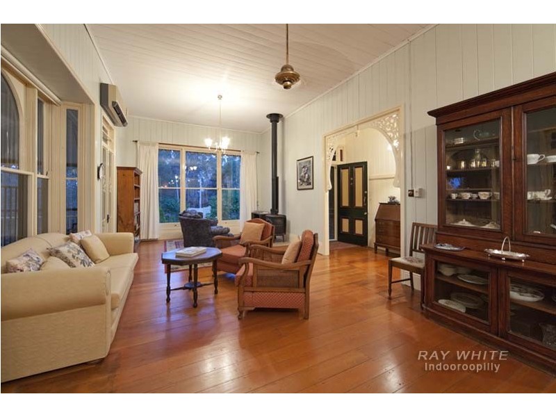 8 Handel Street, Indooroopilly QLD 4068